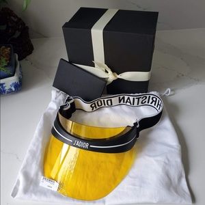 ❤️ DIOR ❤️ AUTHENTIC ❤️ INCLUSIONS: Box, dustbag, cards. ( Kim Kardashian worn )